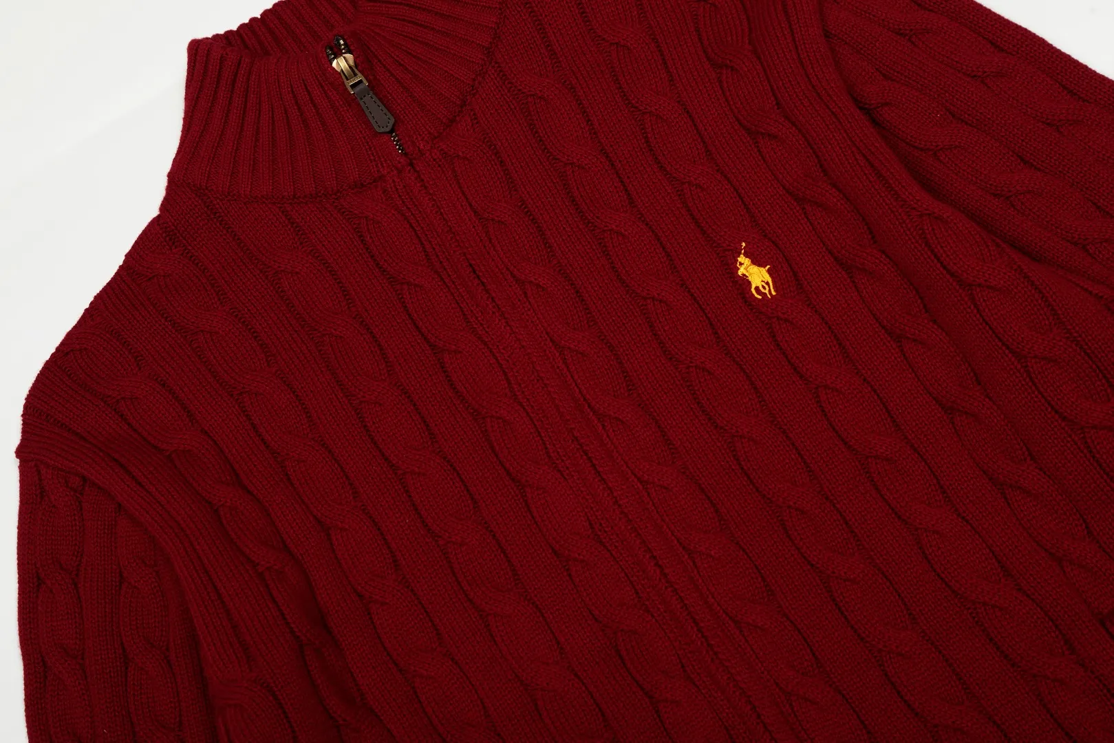 P260 Top quality" Style number: DS814# (not off the shelves all year round) [Ralph Lauren full zipper solid color pony embroidered logo twist knitted sweater jacket] ✅Ralph Lauren Ralph Lauren full zipper classic basic versatile style unisex couple knitted sweater autumn and winter coat ✅Main supplier platform live broadcast Wholesale entities Replacement when out of stock Not off the shelf ✅ZP quality 1:1 version Scan the code to enter the GF website Counter quality ✅Details and quality are the only one in Guangzhou. Imported quality cotton yarn focuses on high-end and cost-effective. Needless to say good quality. ✅The version is restored to the original order. The maximum size can be worn up to 200 pounds. Loose, comfortable and stress-free. ✅The upper body is simple and easy to match. A must-have item for ootd. Good-looking clothes are never picky. Recommended must-have items in the wardrobe. Size: S-XL. Color: Black and red, milky white, gray blue, khaki, navy red label, Ankora red.